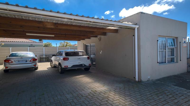 3 Bedroom Property for Sale in Churchill Estate Western Cape
